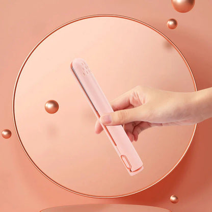 🪮🎒  The First Mini USB 2-in-1 Hair Styler – Portable, Safe & Effortless